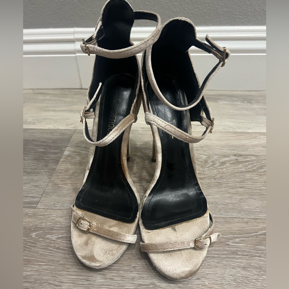 Cute shoes size 8.5